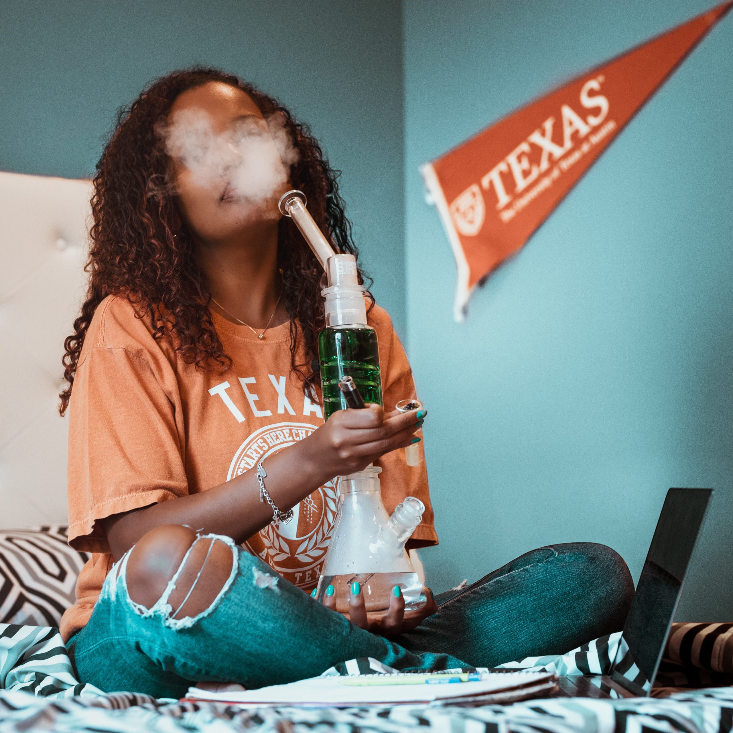 Why Bongs Get You Higher: The Science Behind The Smoke | Rocket Glass